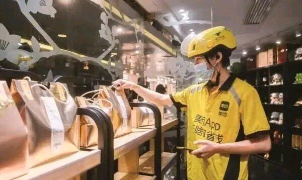 前美团二号人物王慧文出山掌舵，也没能把喊了十几年“好吃又卫生”的西贝拉回正轨。