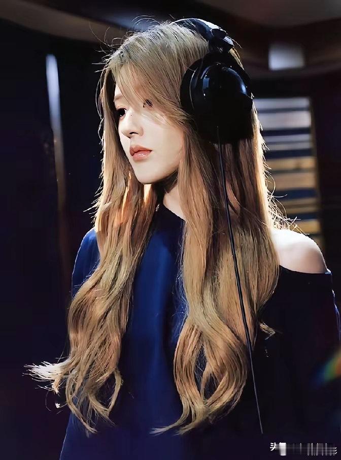 赵露思新歌直接把我听惊了！以前我真没夸过她唱歌，这次是真忍不住了！​作为曾经的歌