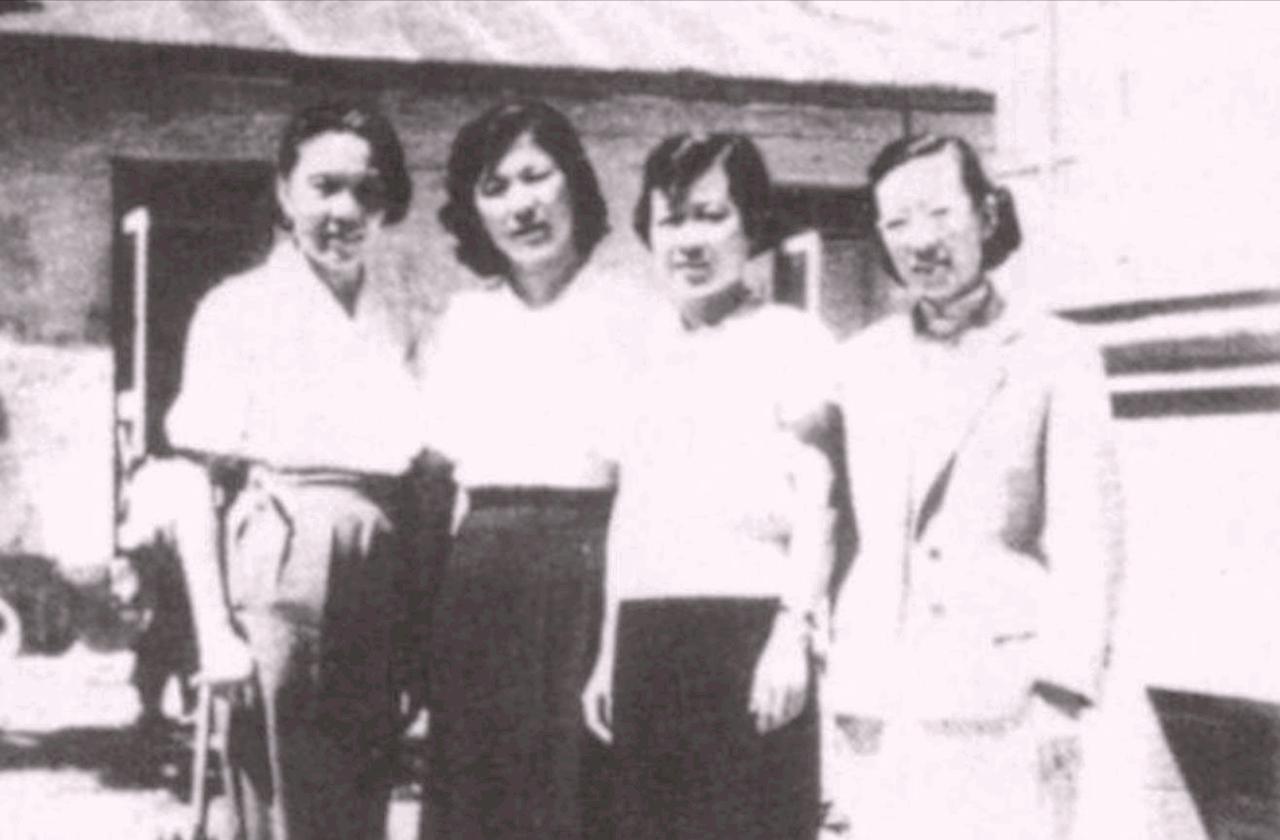 1961年，东海舰队司令陶勇中将做东，邀请了老战友杨尚奎夫妇过来用餐。一见面，陶