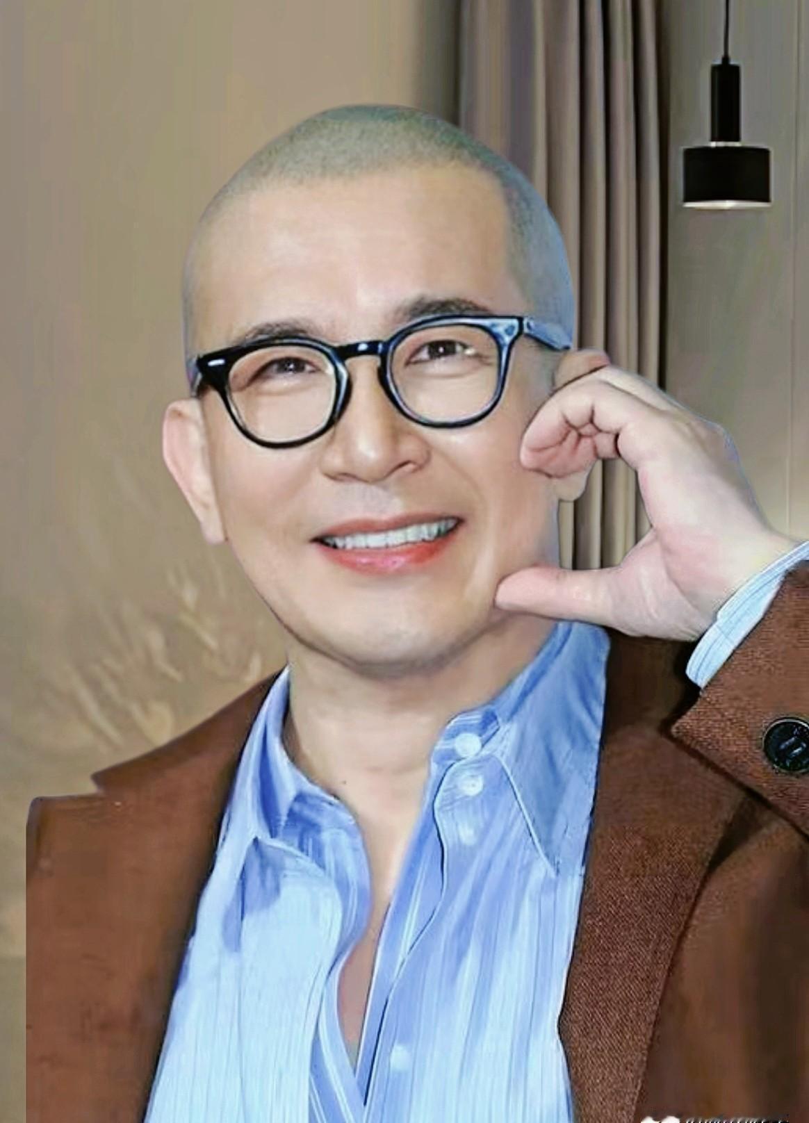 具俊晔被挡在门外那一刻，这场闹剧的遮羞布才算真正扯下。孩子紧闭的房门，比任何法