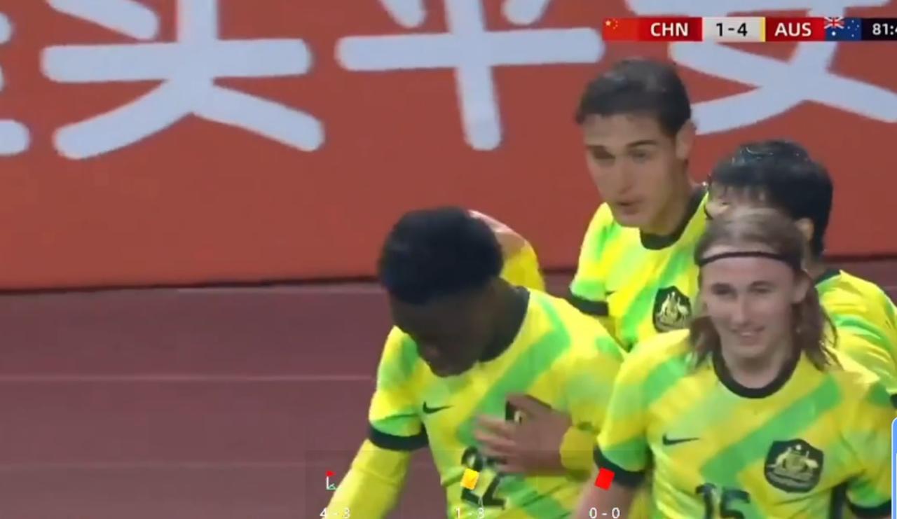 完犊子了！澳大利亚下半场连进4球，中国U19被澳大利亚打爆了，上半场双方0比0无