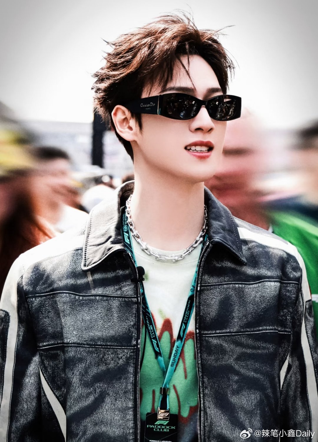 比起古装小林更适合现代吧，想问一下上次F1现场，有多少人被李昀锐当场吸粉！