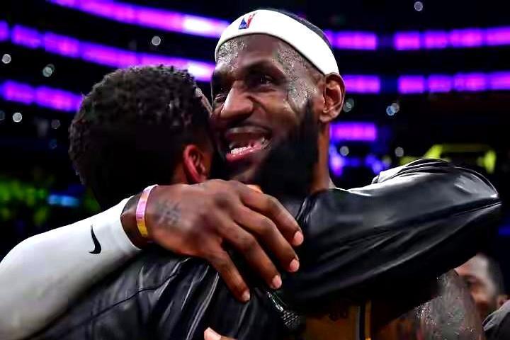 湖人队最大的牌，居然是奥斯汀·里夫斯？！他真正的价值，不是留下来拿顶薪，