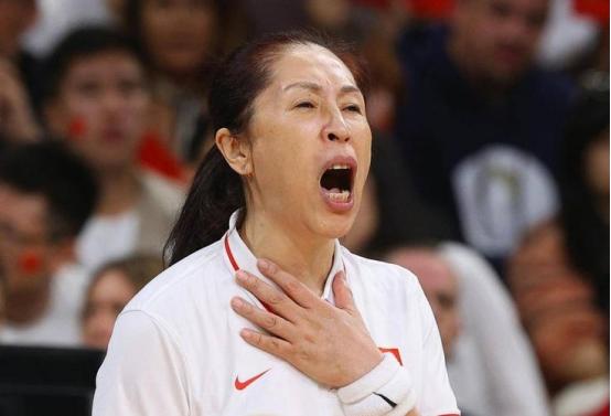 中国女篮主教练郑薇的一番话，揭开了李梦真正的价值，原来很多人之前都低估了她，郑薇