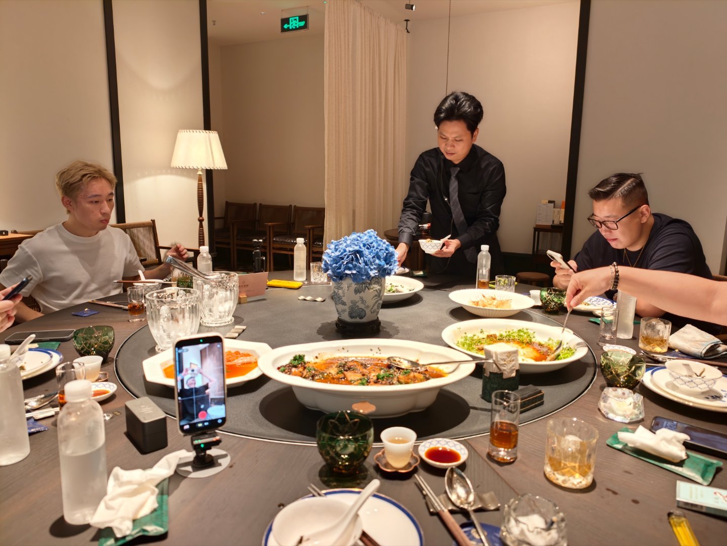 晚上请腊肠哥吃饭地点依然是兴旺海鲜不过是他们旗下更高端的一家店确实好吃厦门·