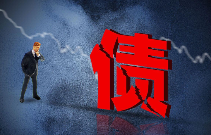 现在负债的人真的是越来越多了，我的一个朋友哭丧着脸和我说，他的信用卡额度突然被降