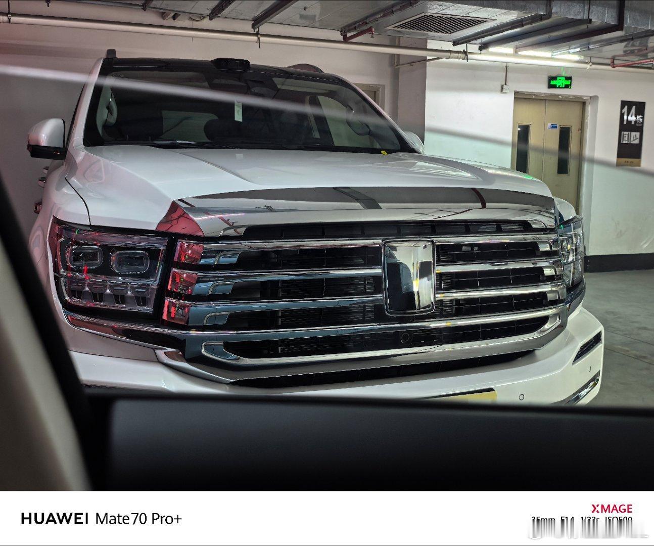 近距离感受一下坦克500的压迫感。全新坦克500的前脸设计。是那种越看越让人无法