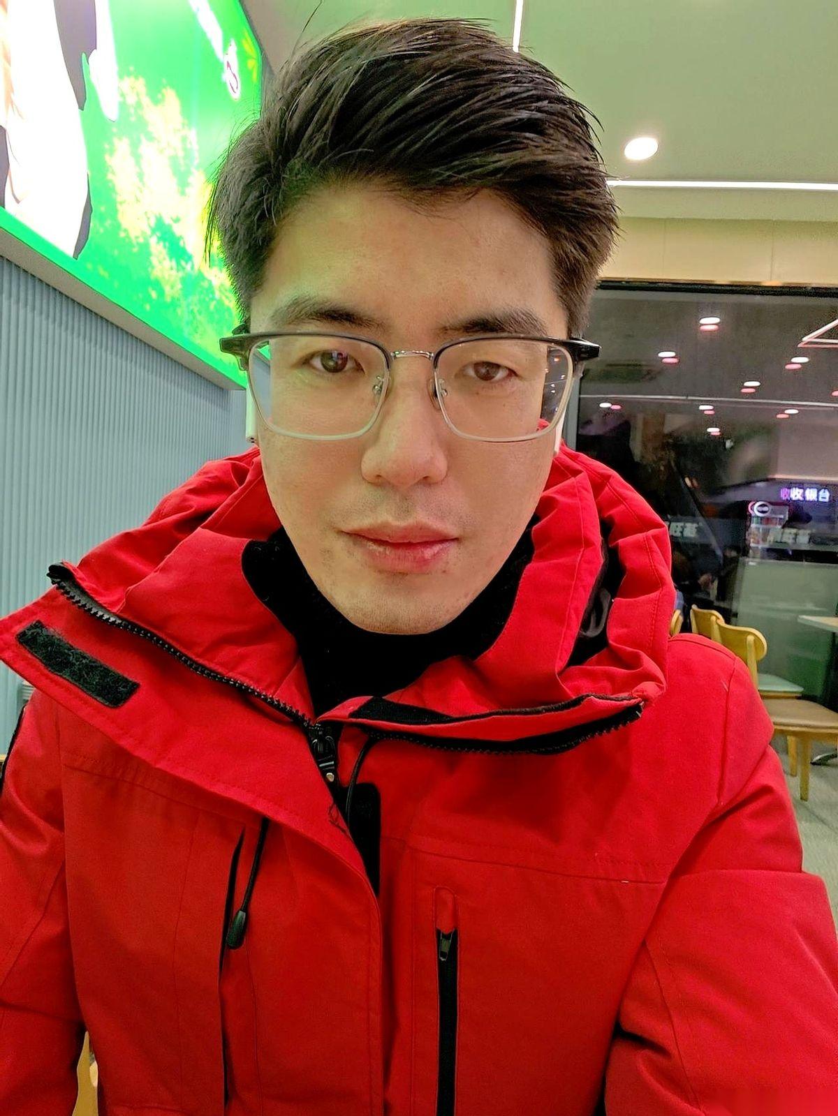 新来的兼职播了四天，总共卖了799块。这点钱，连她自己的工资都发不出来。其实