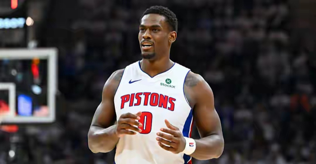 ESPN称杜伦或无法获得顶薪续约据ESPN记者蒂姆-邦坦普斯报道，活塞中锋杰伦-