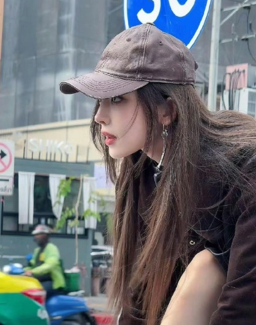 娜扎气质真能打，生图随便一拍都这么绝。​​​