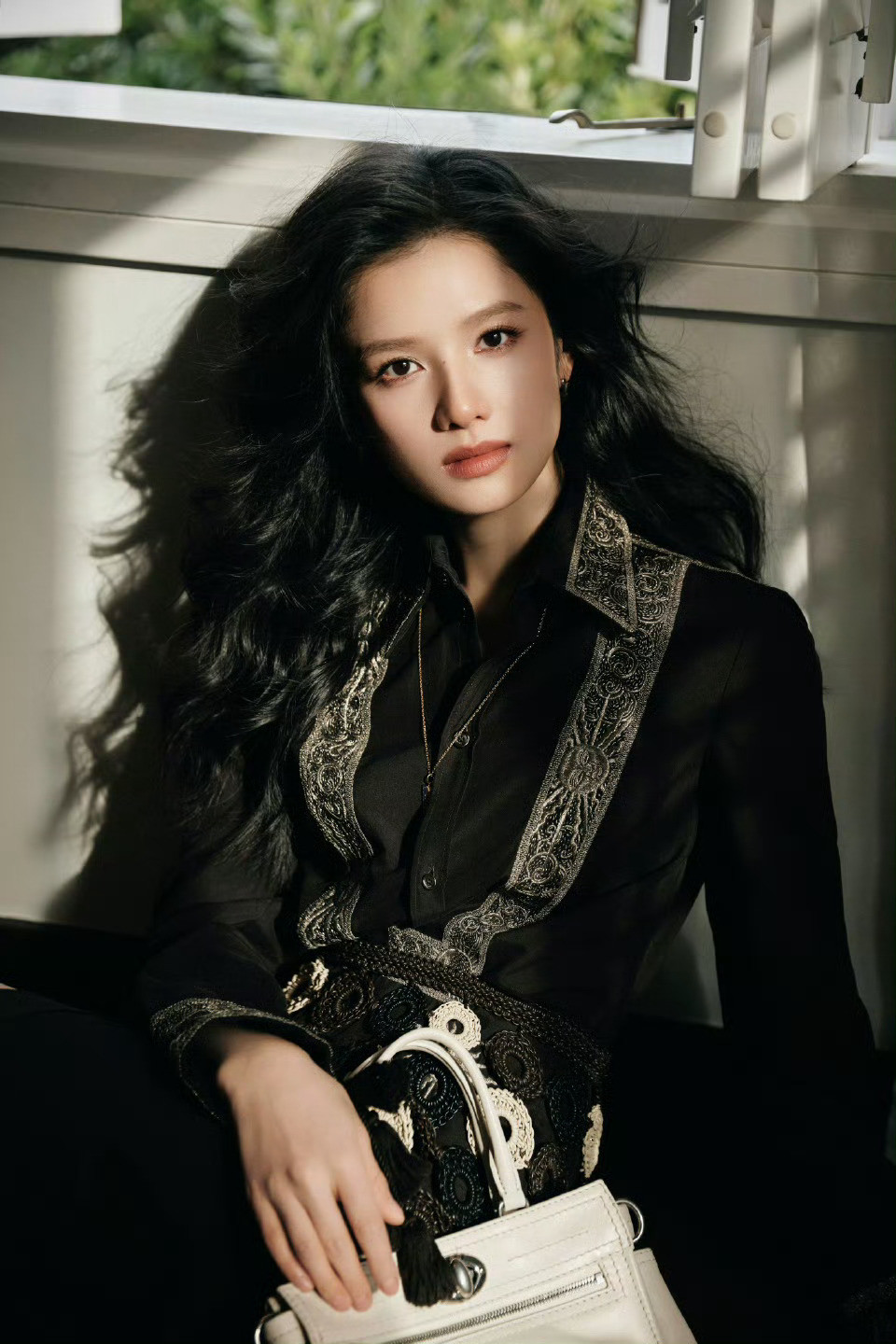 「冬日欢聚」，序章开启。张婧仪T风格论坛欢迎夜