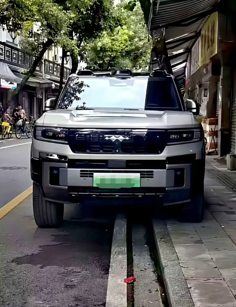 比亚迪方程豹不需要说话和解释，就往那里一停就应该有点掌声了……不懂就问，请问