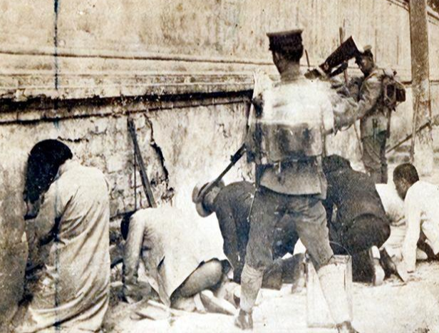 1937年，鬼子命令中国老百姓脱光衣服，戏谑要求他们不停转圈，事后，日军为了增加取乐，竟当街割下他们