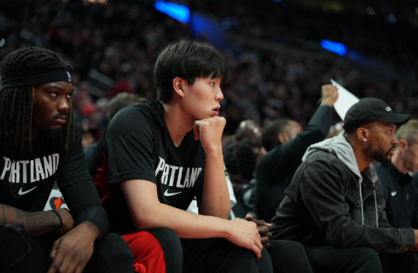 在刚刚结束的常规赛中，开拓者131-136不敌热火，杨瀚森连续四场比赛未登场。