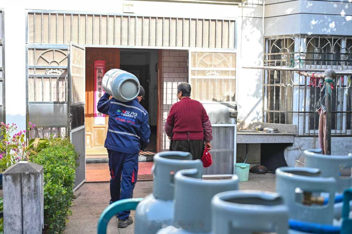 宁波瓶装液化气取消自提实行送气入户12月1日消息，宁波已全面取消瓶装液化气自提