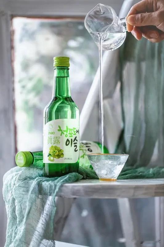 少量饮酒真的养生吗？这事儿还真得好好掰扯掰扯。以前大家都觉得“饭后一杯小酒，活到