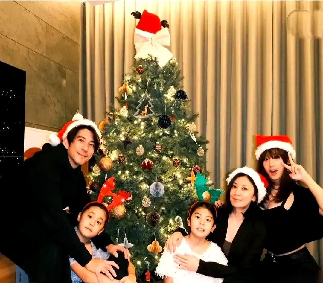 成年了，抚养权到期了，脚长在自己身上了。然后你看她，圣诞节，义无反顾地回了妈妈