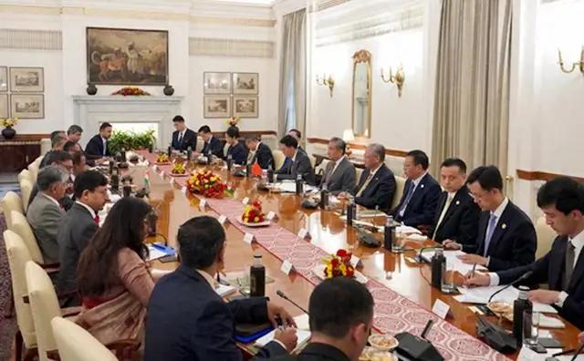 6月22日，新德里。印度国家安全顾问多瓦尔，跟王毅外长面对面坐着，嘴里蹦出来的