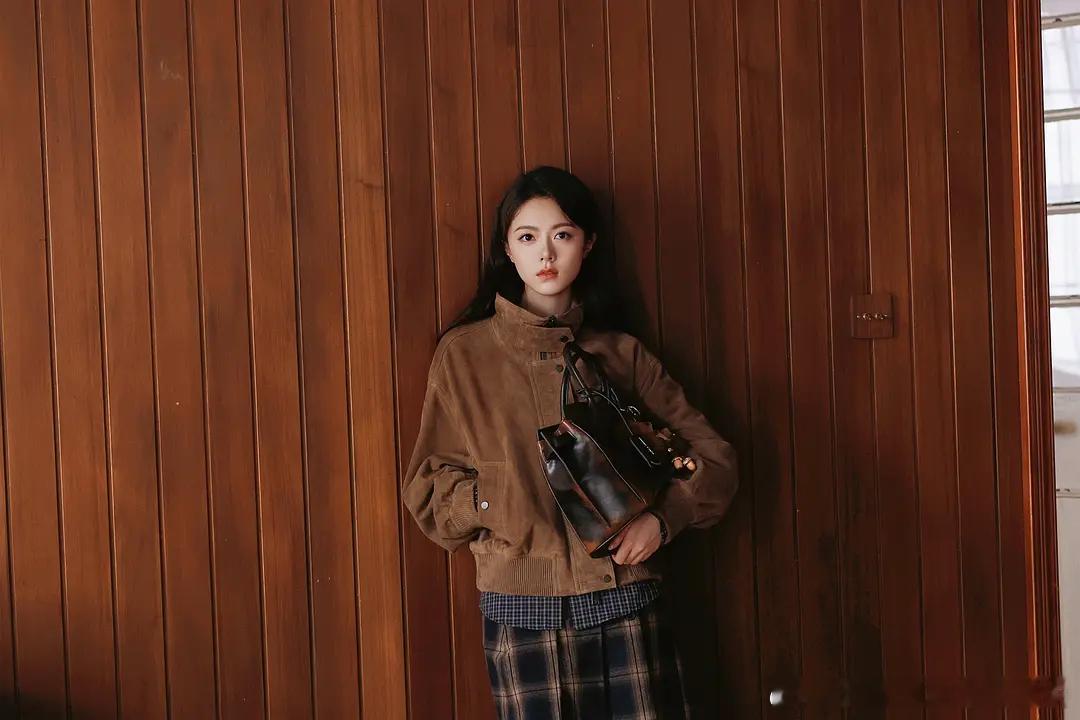 赵今麦新的商务宣传硬照，拍得很高级诶
