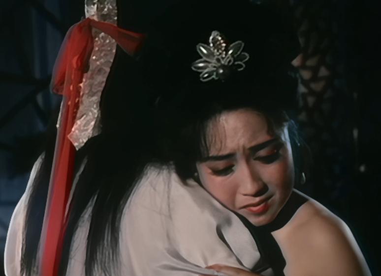 富家子痴迷烟花女，临别前留下一缕情丝作为信物，事后富家子假扮乞丐试探烟花女，没想