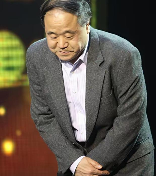 全网都在揪着“原子弹下无冤魂”硬怼莫言，其实根本没抓到最让人膈应的点。莫言