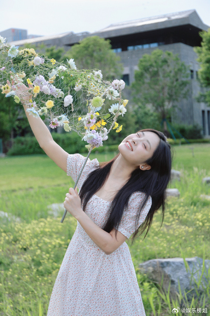 沈月碎花裙好美啊！也太合适了吧！🤩​​​