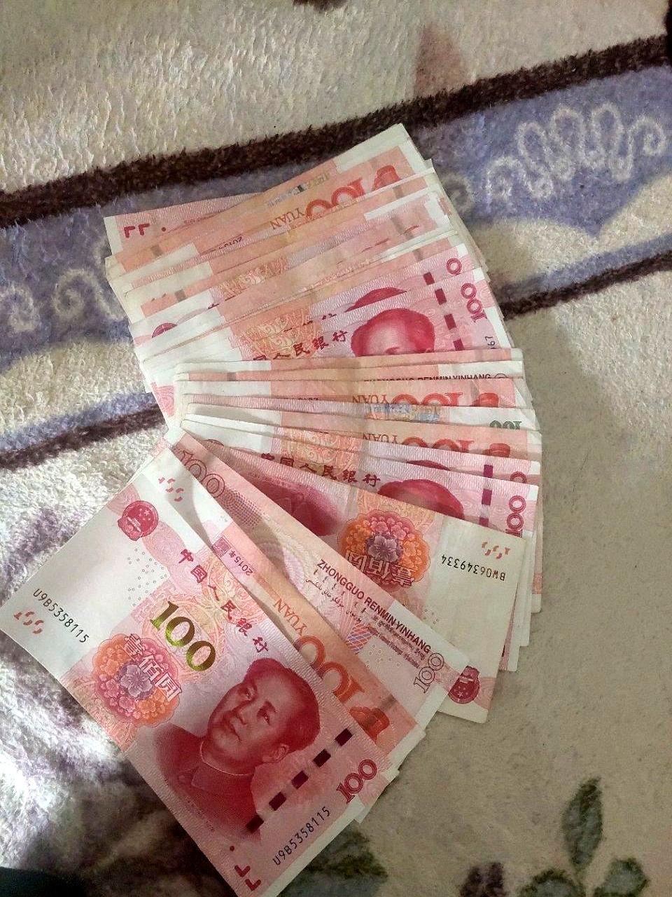 昨晚碗还没收，他端着水杯一句话砸下来：下个月起，工资里掏两千，给弟媳。不同意，
