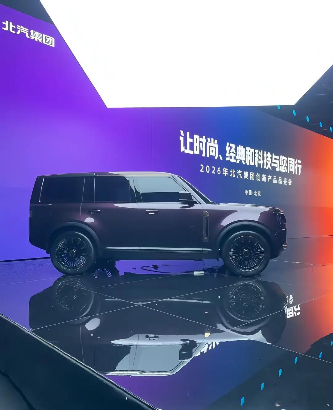 我怀疑北汽的设计师是不是外包的，一台卫士（城市猎人）一台大G（BJ81），一款车