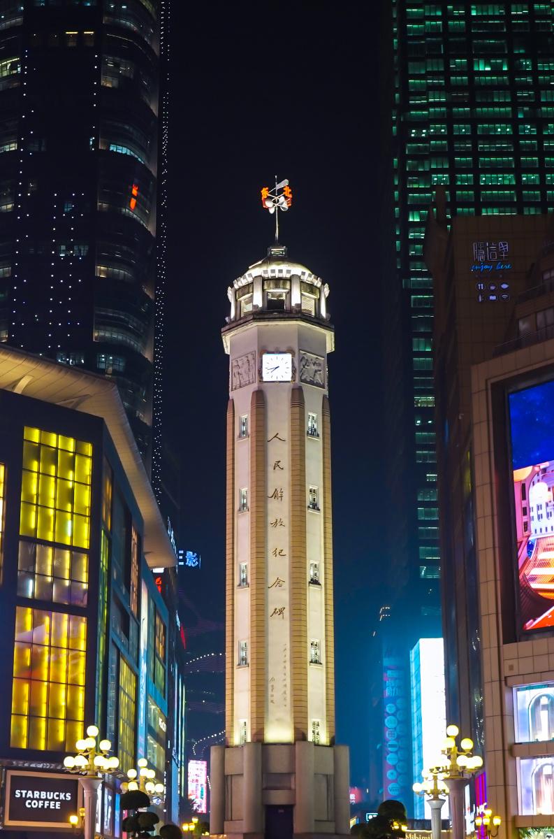 我去重庆读大学，名义上是去读书，实际上是去“扫街”。八十年代填志愿，我一咬牙