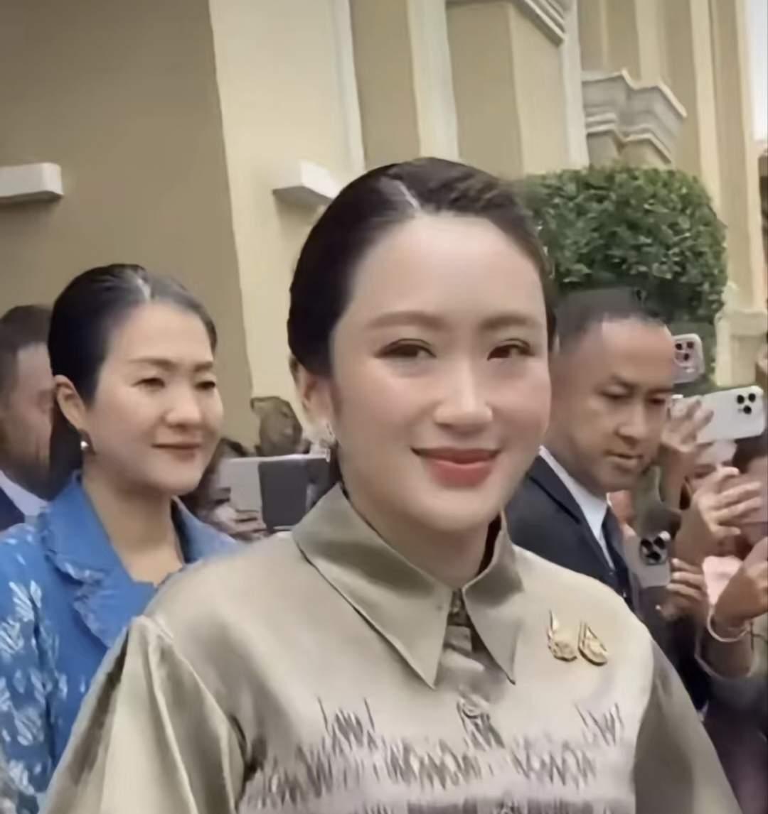 他信进入监狱服刑，对于他信家族接下来的政治格局还是影响很大的，就比如今天的泰国民