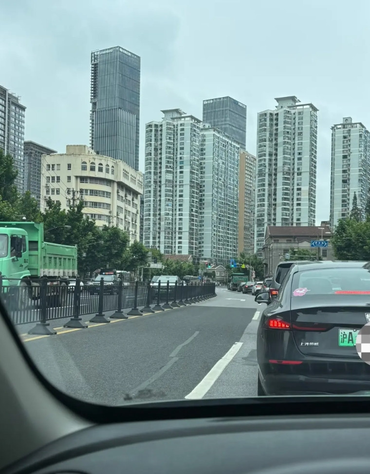 外地人开车来上海，最不适应的不是江南饮食文化差异，而是上海的交通状况。上海是全国