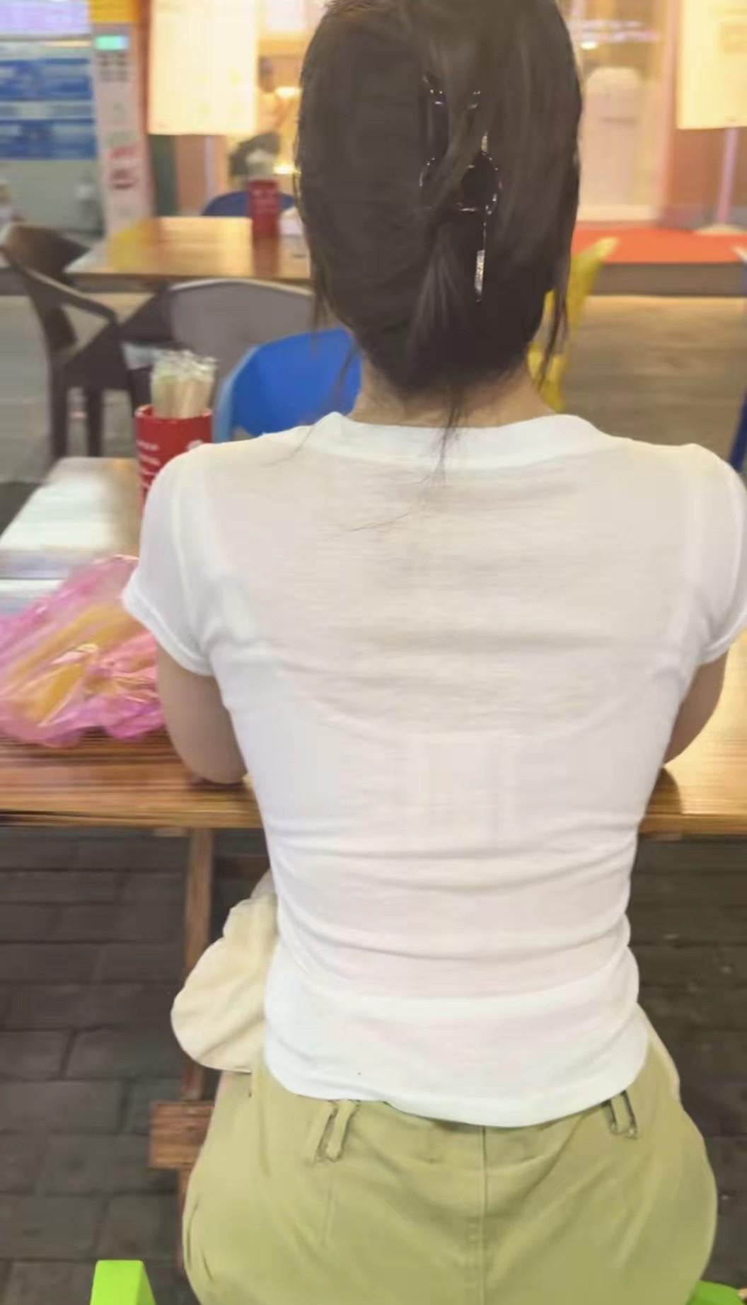 吃个饭还需要坐这么好吗，饿的不行了，老板咋还不上饭？