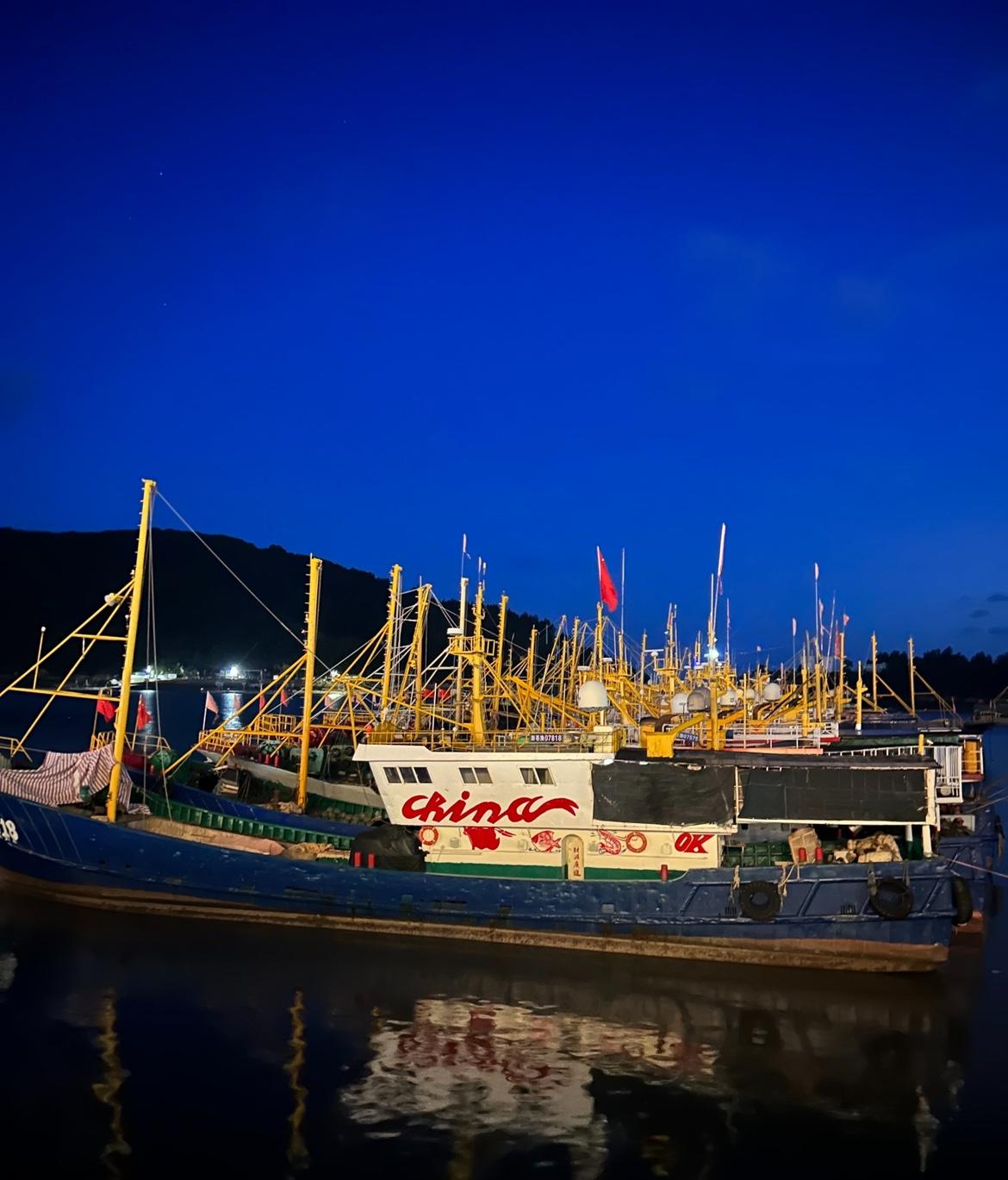 假期尾巴了，说说象山石浦。去之前想得美：渔港吹风，海鲜管够，古城溜达，朋友圈