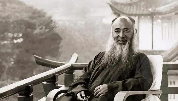 1941年，张大千在甘肃武威，第一次见到军阀马步青。因为几个月来，张大千在敦煌莫