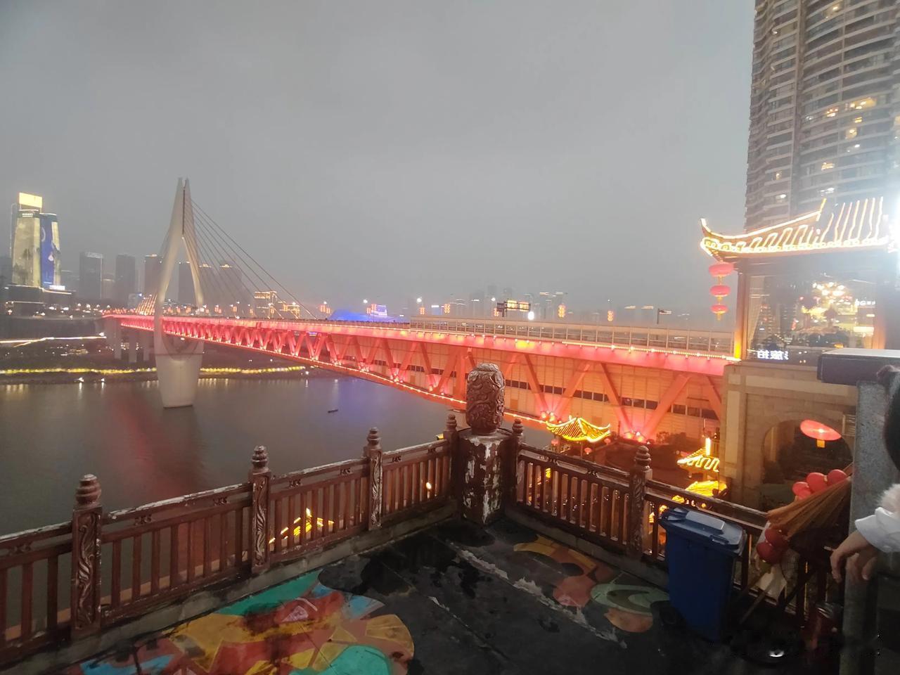 万人争赏城市夜景。好美！＃生活随手拍＃看看你们在重庆拍的照片随手拍下的风景照