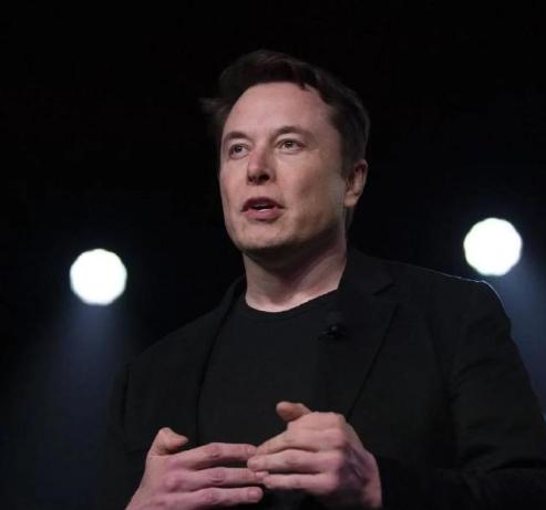 马斯克旗下的xAI上演了一出“创始团队大逃亡”。特别是团队中的华裔联合创始人，如