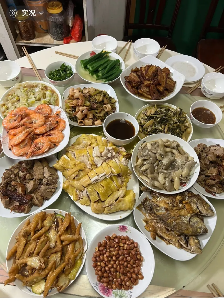 广西人的热情好客，大家都懂的。广西人请客到家里吃饭，总是说没什么菜，随便吃点…