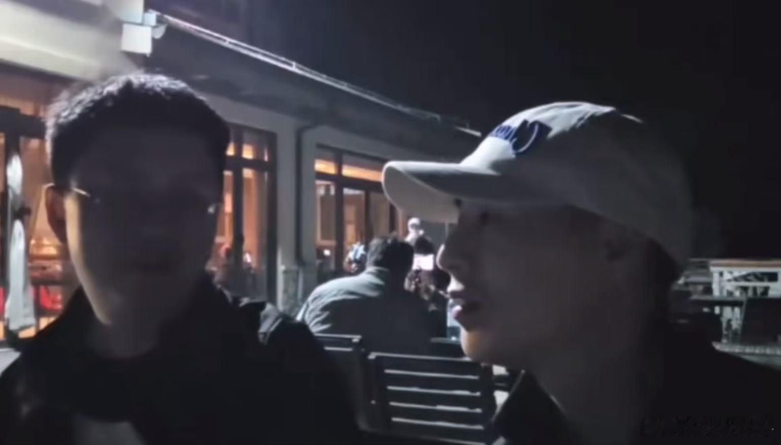 玩机器给甲哥上课“我之前发了一个特别喜欢的职业选手的新闻，评论都是diss他，我