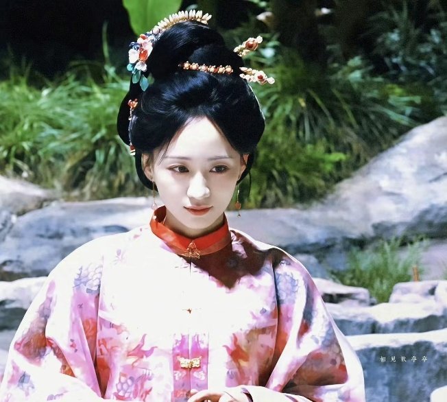 何宣林取代黄婷婷出演《万花世界》官宣了还被换角是谁的错？难道是因为何宣林的《浪姐