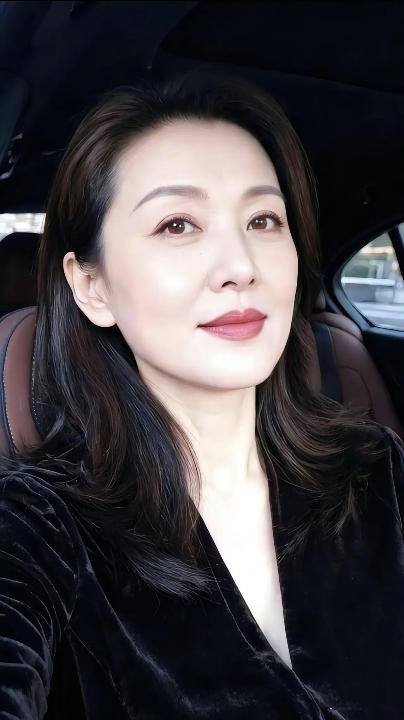 怎么穿出优雅迷人的气质