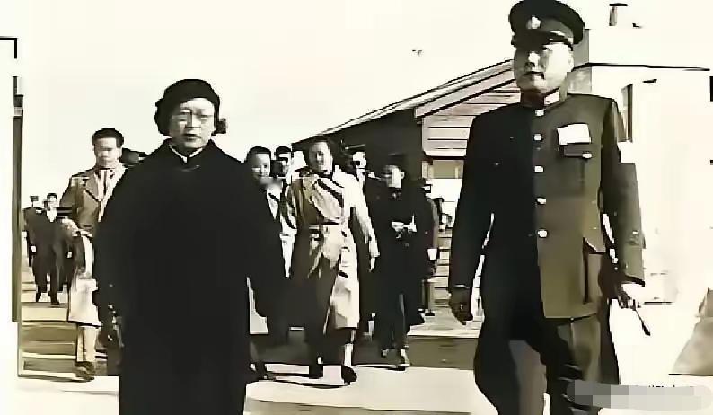 1947年，陈诚得知大汉奸叶蓬还活着，去找蒋介石要求将其处决。蒋说："那就执行吧