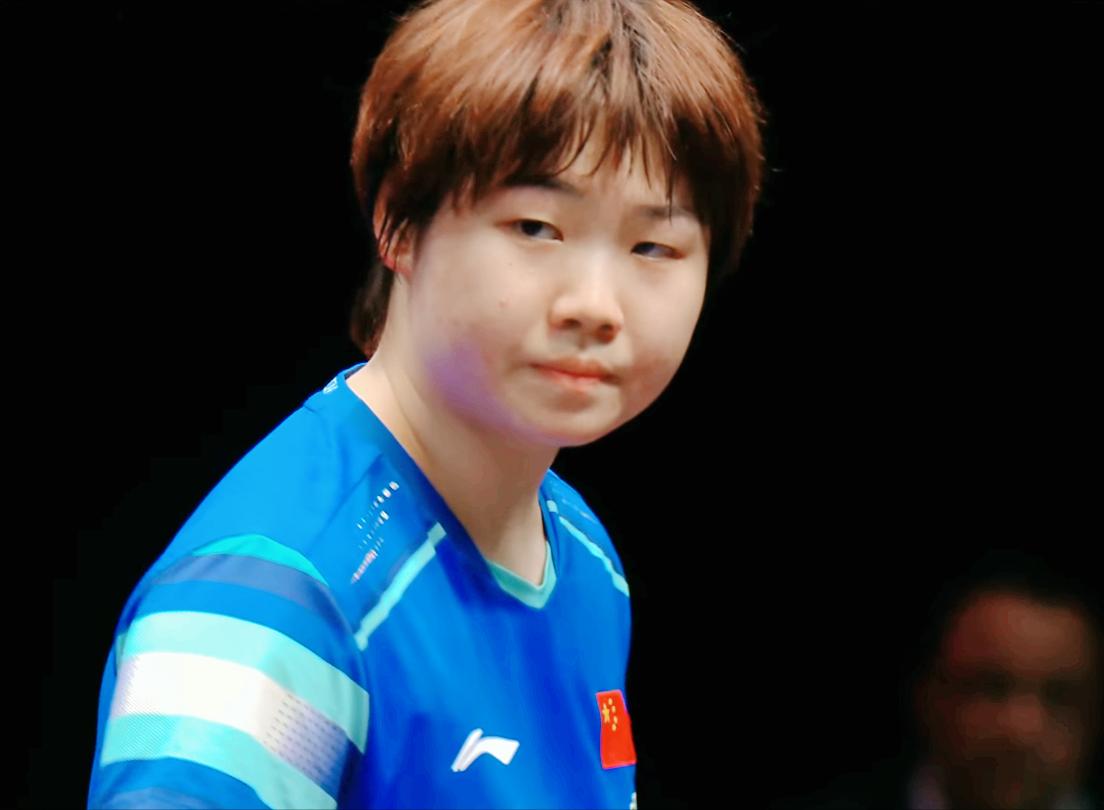 快来看，蒯曼欺负长崎美柚了，哈哈长崎美柚的眼神，一点也不温柔了，带着点无