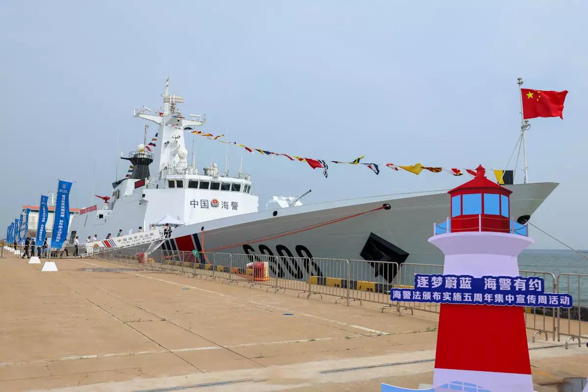 中国海警再添重磅利器，由054A护卫舰改装的301型灵山舰正式列装，四千吨级体量
