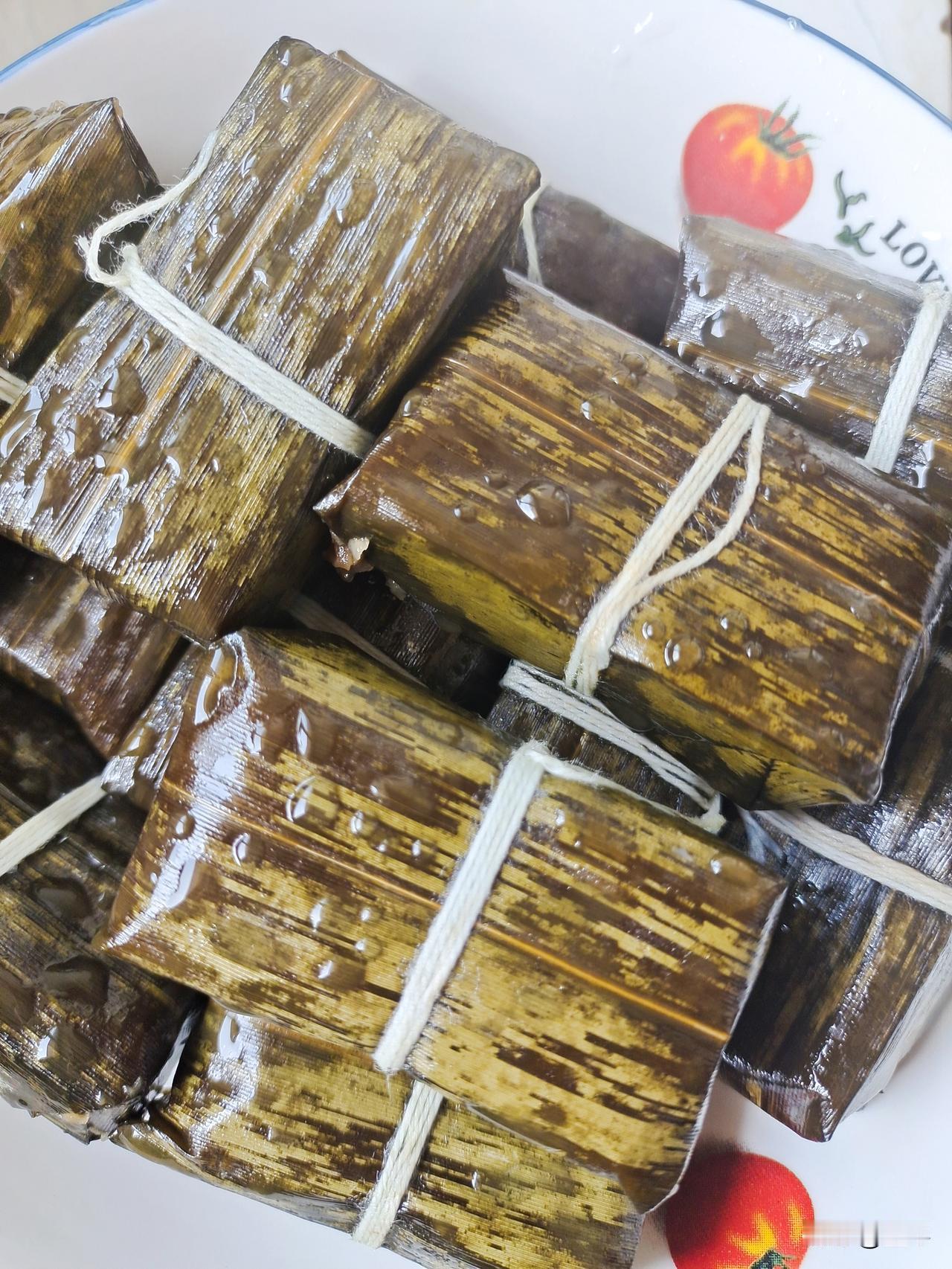 川南宜宾人的下午茶点心，富油小黄粑，香甜软糯，一个字:好吃。[吐舌头眯眼睛笑]