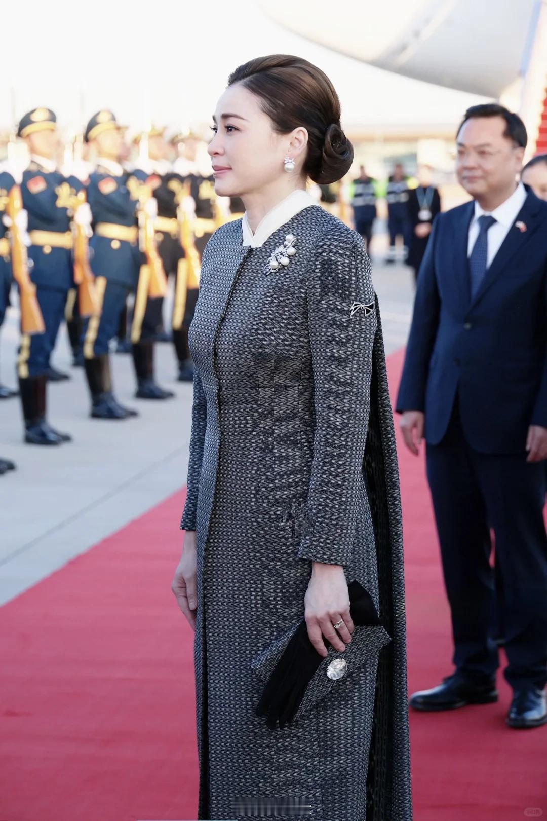 天呐！泰国王后也太优雅了吧！气质满分，温柔大方，出场瞬间就被圈粉！