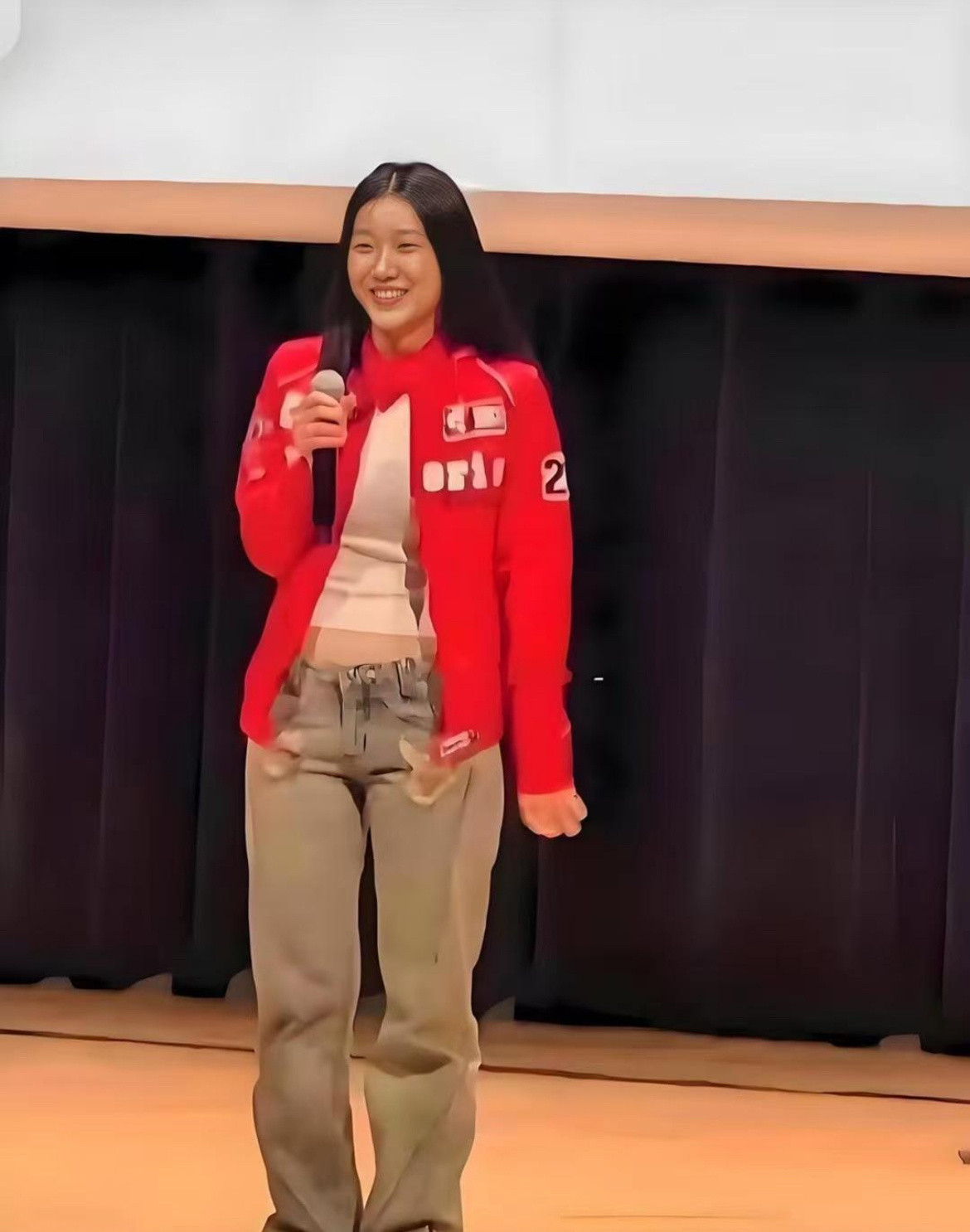 陈奕迅女儿出道了，有人说撞脸刘亦菲，你觉得像吗？