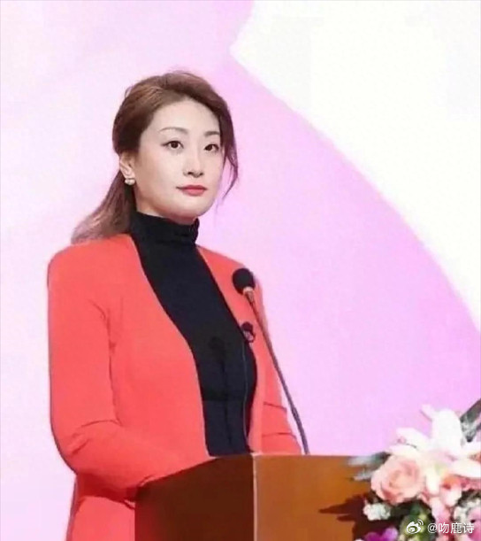 宗馥莉的“大女主”穿搭，又飒又高级！宗馥莉太牛了，隐忍、自信，有能力有手腕，