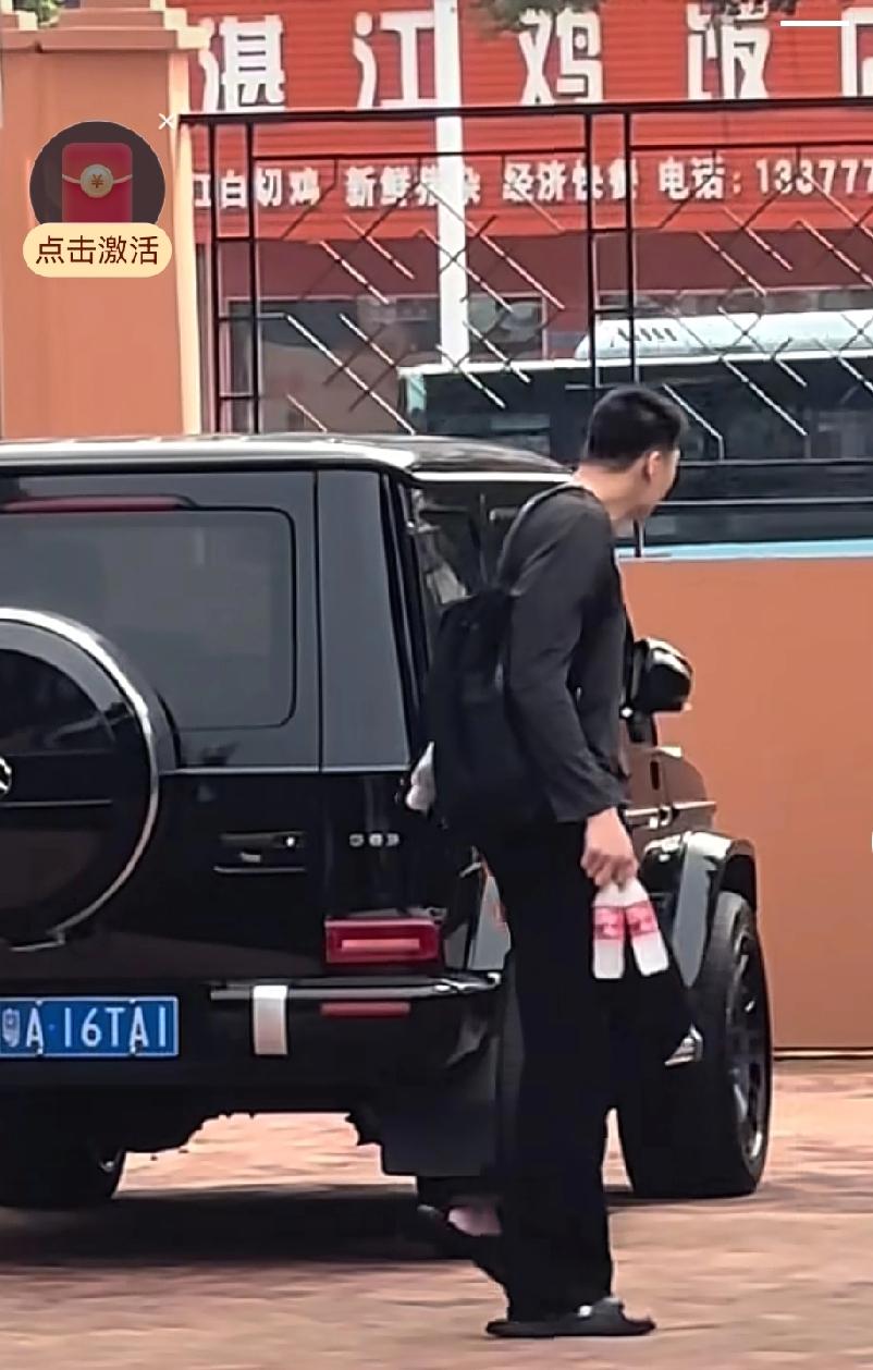 李炎哲抓四瓶水去训练，这能说明什么问题？李炎哲、徐杰和刘传兴上赛季就给广东打