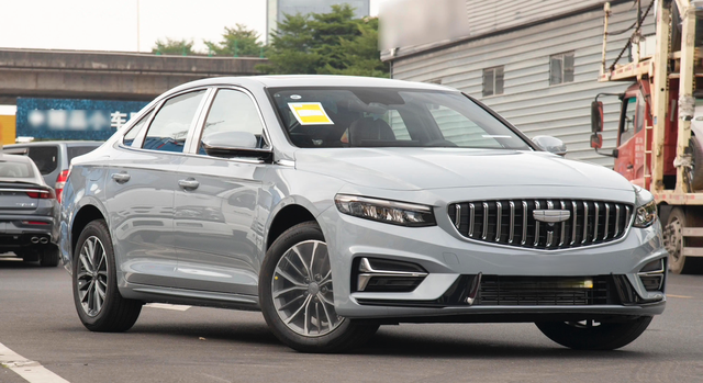 提车当天一定要注意在你验完车，交完尾款之后，会有人冒充厂家工作人员来跟你说一些