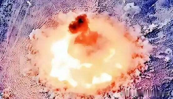 中国2公斤“热压弹”颠覆战场规则，俄专家急问能否共享技术！​​在西北戈壁的测试